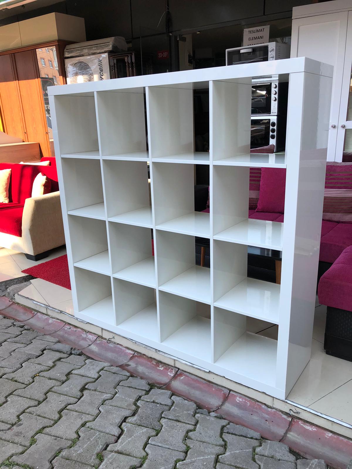 IKEA Beyaz Kitaplık 4x4 2.el Acil Satılık — İlan fotoğrafı